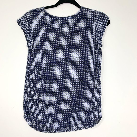 JOIE Blue 100% Silk Graphic Print Short Sleeve Blouse Sz XS - Picture 4 of 7